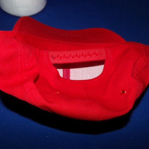 Vintage Farmland Baseball Cap Trucker's Hat - Red - Never Worn - Adjustable - Picture 2 of 4